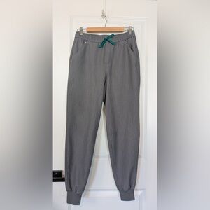 FIGS Men’s Tansen Jogger Scrub Pants Graphite Size Small